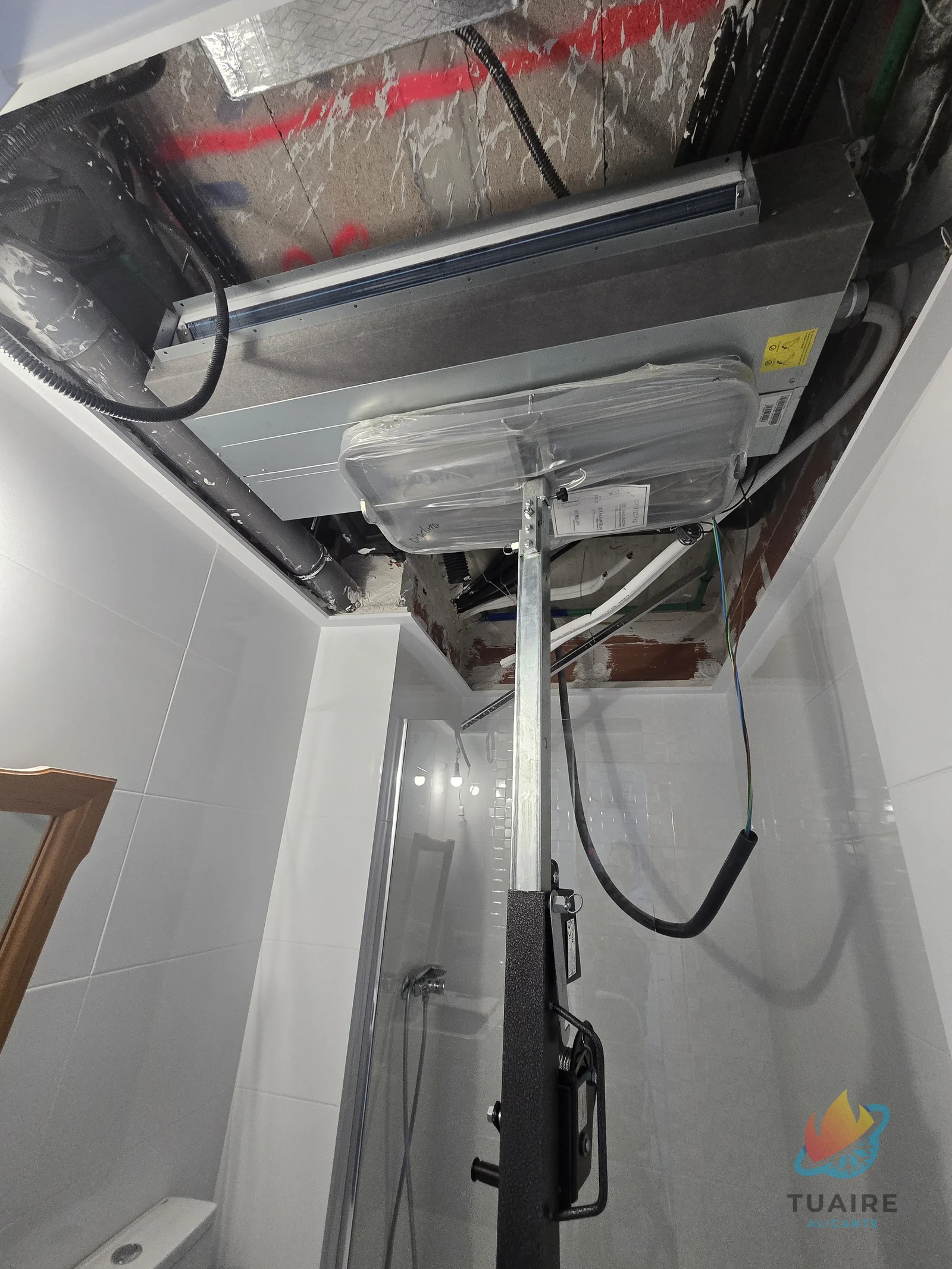 Instalación interior de aire acondicionado por conductos